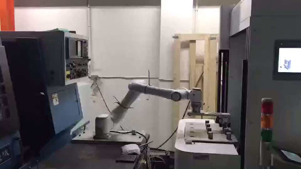 协作机器人用于机床上下料，运行3年零故障